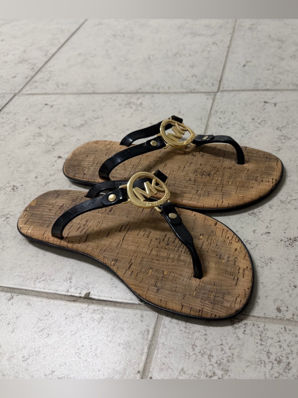 MICHAEL Michael Kors Black PVC Thong Sandals with Gold Logo Sz 6 summer casual